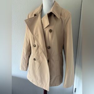 Dennis by Dennis Basso Women’s Double breasted short trench coat in beige size M